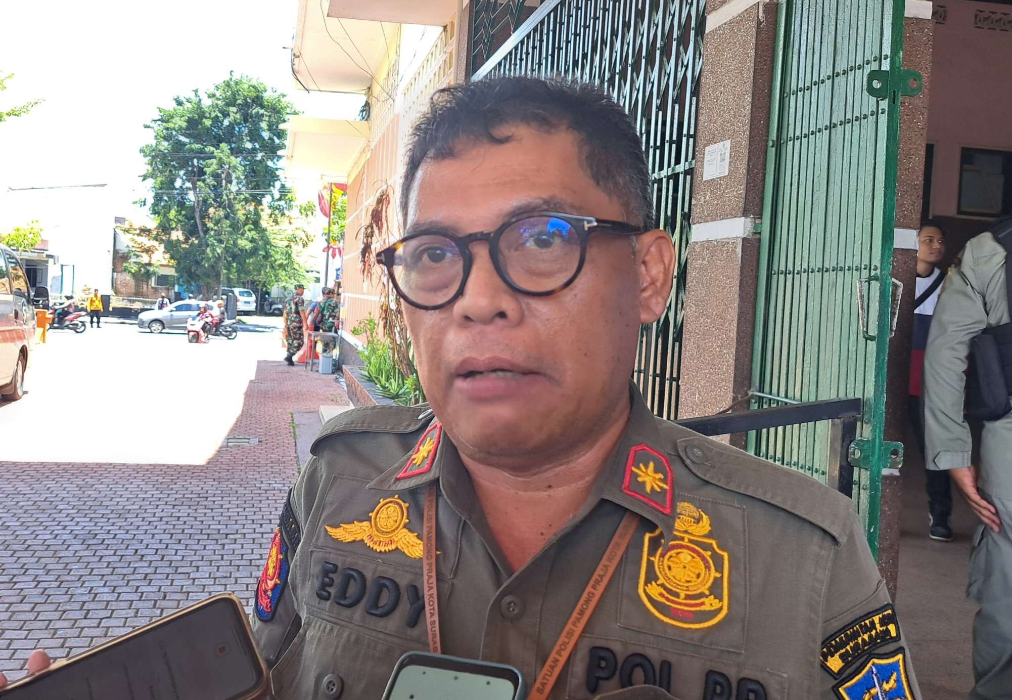 Kepala Satpol PP Surabaya, Eddy Christijanto saat menjelaskan sekolah kebangsaan. (Foto: Pita Sari/Ngopibareng.id)