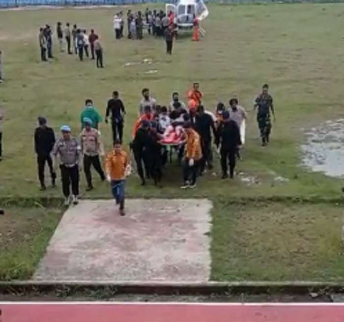 Empat dari delapan rombongan Kapolda Jatim berhasil dievakuasi. (Foto: Ant)