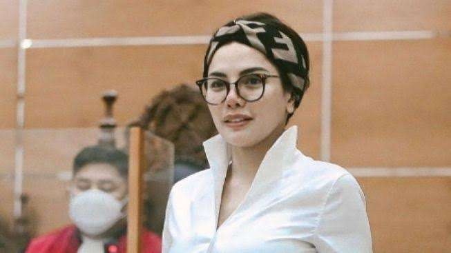 Nikita Mirzani tersinggung ditagih duit pengembalian saweran Bunda Corla oleh netizen. (Foto: Instagram)