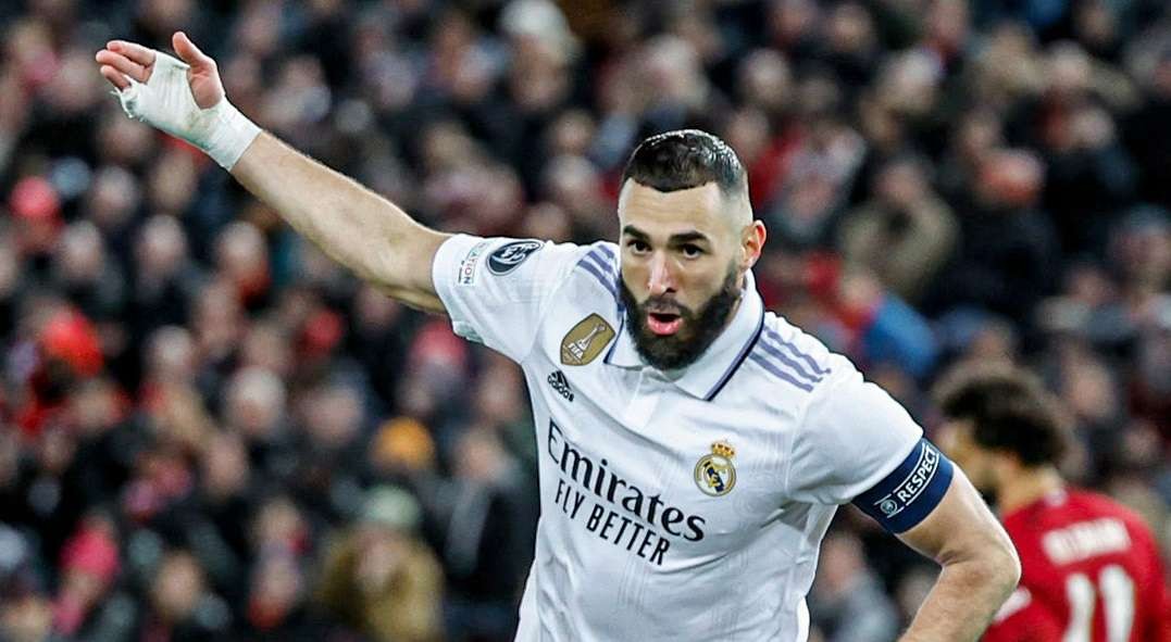 Karim Benzema mencetak dua gol untuk membawa Real Madrid menang 5-2 atas Liverpool di Anfield, Rabu 22 Februari 2023 dini hari WIB.