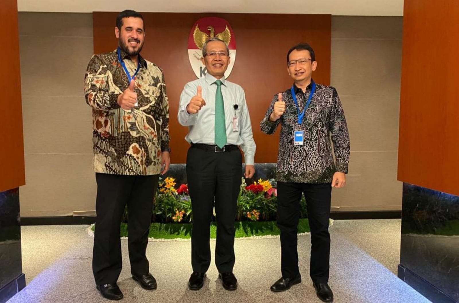 Walikota Habib Hadi Zainal Abidin (kiri) bersama pimpinan KPK, Alexander Marwata (tengah). (Foto: Dinas Kominfo)