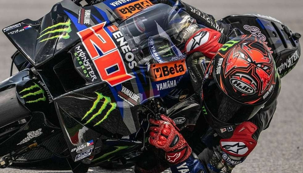 Tim Monster Energy Yamaha menyiapkan dua mesin berbeda untuk MotoGP 2023. (Foto: Twitter/@YamahaMotoGP