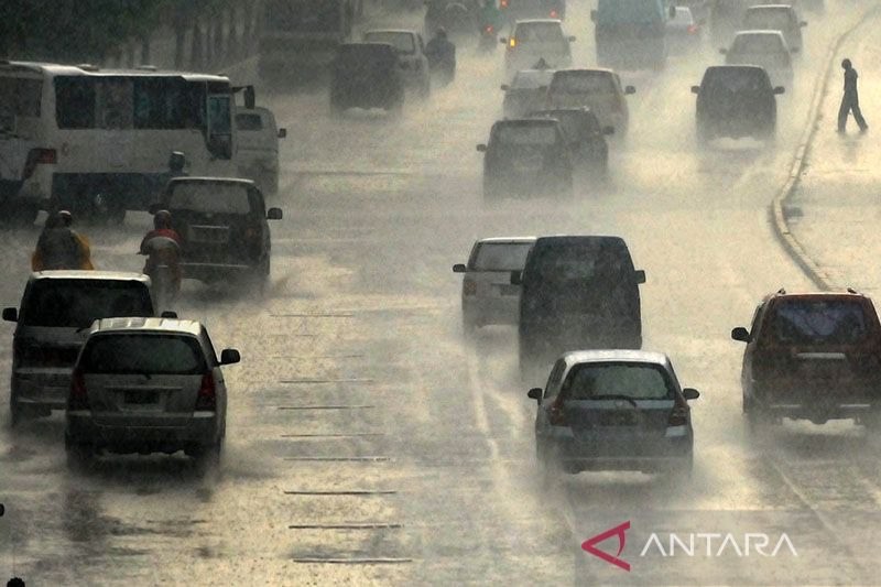 Ilustrasi hujan deras (Foto: Antara/Astrid Faidlatul Habibah)