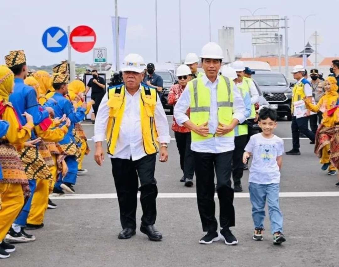 Presiden Jokowi meresmikan Tol Semarang-Demak Seksi II, Sabtu 25 Februari 2023. (Foto: Instagram @jokowi)