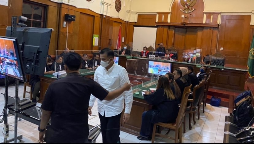 Pengacara korban lihat ada kejanggalan dalam sidang tiga polisi terdakwa tragedi Kanjuruhan. (Foto: Andhi Dwi/Ngopibareng.id)