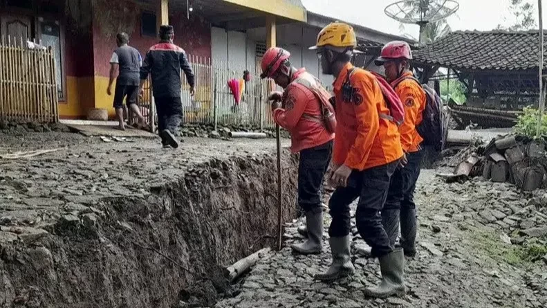 BPBD Ponorogo menandai kawasan zona merah tanah gerak di sekitar Desa Tumpuk Kecamatan Sawoo,Ponorogo. (Foto: BPBD Ponorogo)