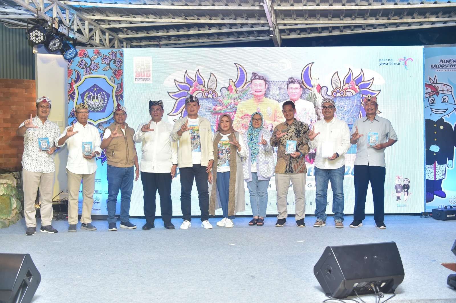 Bupati Lamongan Yuhronur Efendi saat launching kalender even. (Foto: Dokumentasi Dinas Kominfo Lamongan)