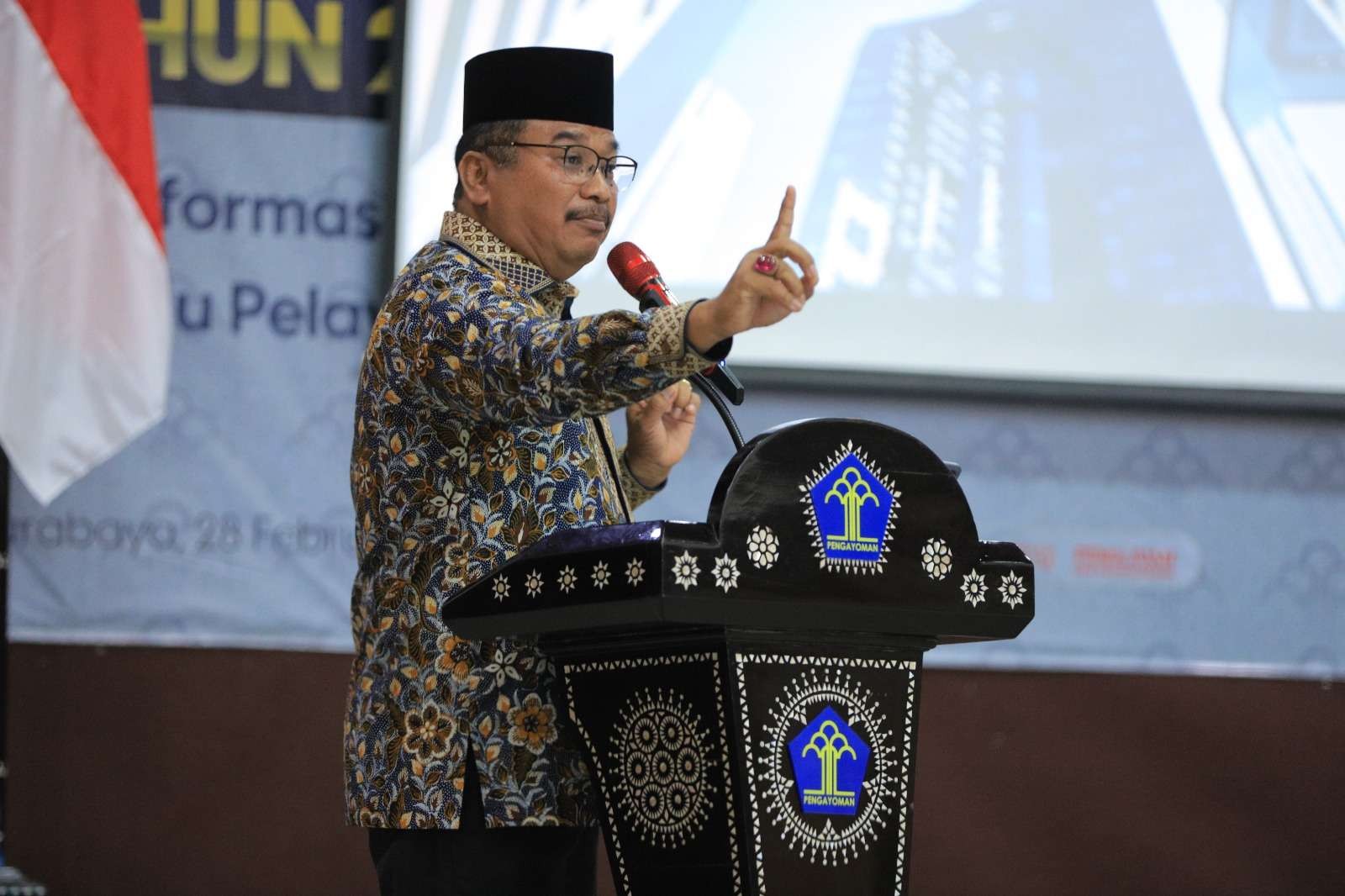 Staf Khusus Bidang Pengamanan dan Intelijen, Krismono saat memberi penguatan di Kanwil Kemenkumham Jatim, Selasa 28 Februari 2023. (Foto: Kemenkumham Jatim)