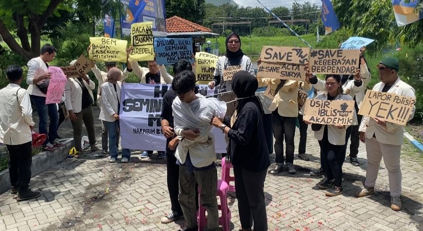 AJI Surabaya sebut LPM dilindungi UU Pendidikan Tinggi (Foto: Andhi Dwi/Ngopibareng.id)