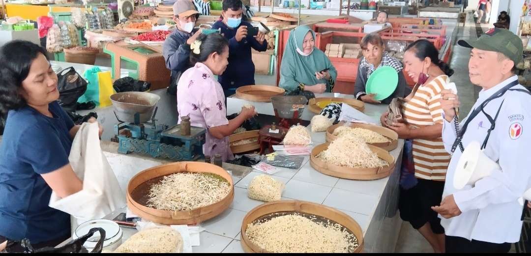 Jelang Pemilu 2024, Bawaslu Kota Kediri gencar kampanye tolak politik uang. (Foto: Fendhy Plesmana/Ngopibareng.id)