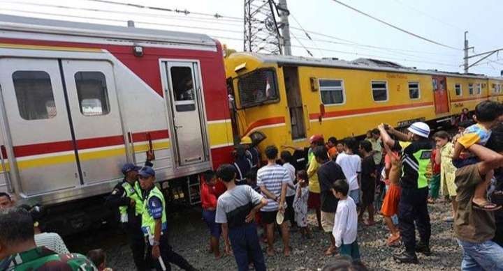 Pemandangan ketika KTL bekas Dari Jepang mogok di tengah jalan  ( foto: arsip  Kominita KS)