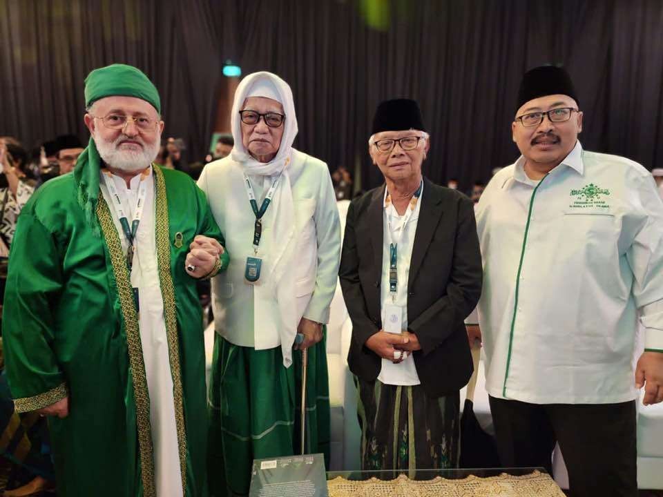 Syaikh M Fadhil Al-Jailani bersama para ulama pesantren, KH M Anwar Manshur (Lirboyo), KH Anwar Iskandar (Al-Amin Kediri), Gus Fahrul (An-Nur Bululawang, Malang). (Foto: dok/Ngopibareng.id)