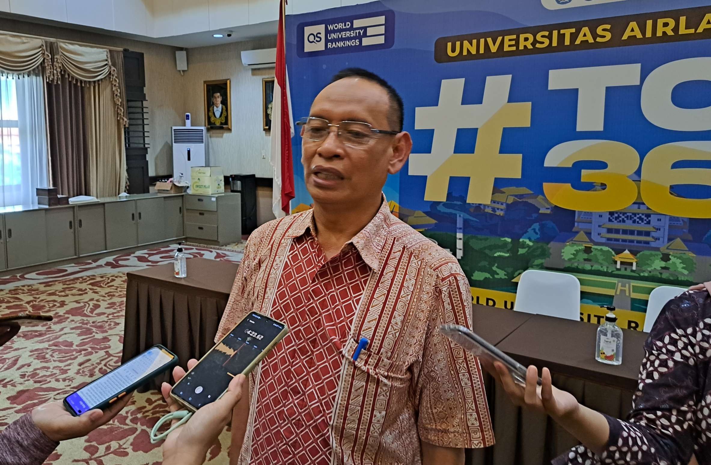 Rektor Unair Prof Nasih saat ditemui di Universitas Airlangga Surabaya. (Foto: Pita Sari/Ngopibareng.id)