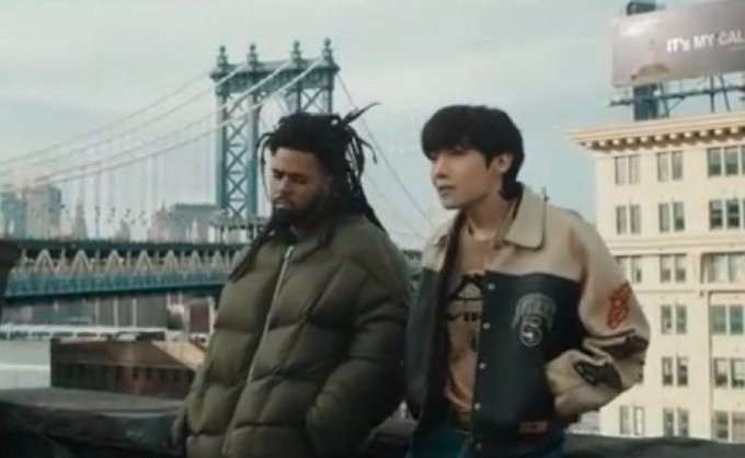 Kolaborasi J-Hope BTS dan rapper Amerika Serikat, J.Cole. (Foto: Twitter)