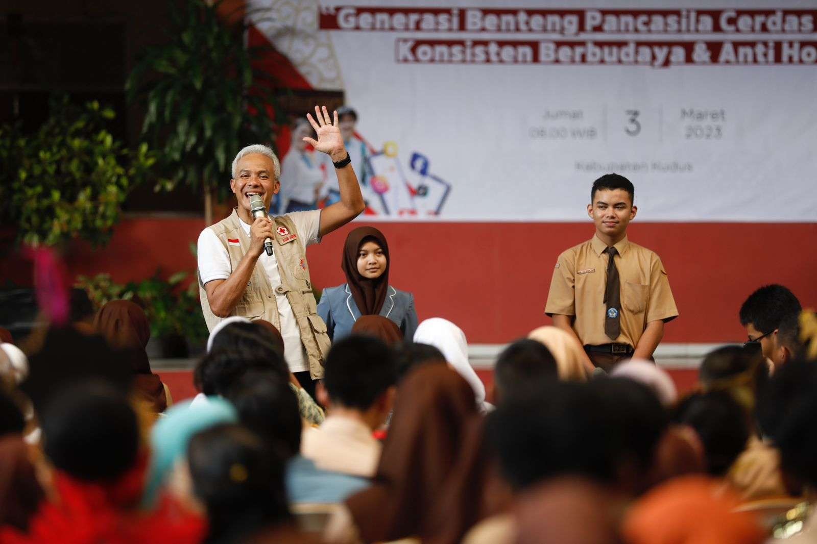 Gubernur Jawa Tengah sekaligus Ketua PP Kagama, Ganjar Pranowo sambang sekolah SMA Negeri 1 Kudus, Jumat 3 Maret 2023. (Foto: Istimewa)