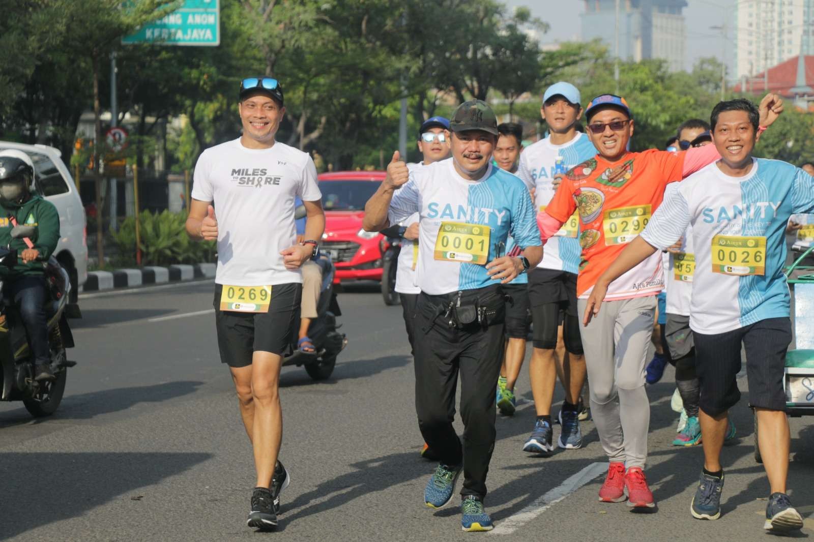 Dekan FK Unair, Prof Budi Santoso saat mengikuti pembukaan Dekan Cup 2023. (Foto: Pita Sari/Ngopibareng.id)