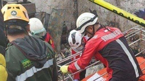 Proses evakuasi korban kebakaran Depo Pertamina Plumpang, Jakarta. (Foto: Istimewa)