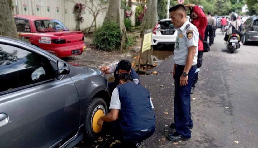 Penertiban parkir liar di belakang RSSA Kota Malang (Foto: Dishub Kota Malang)