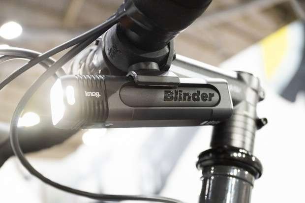 Knog Blinder lebih awet dengan baterai Tesla.