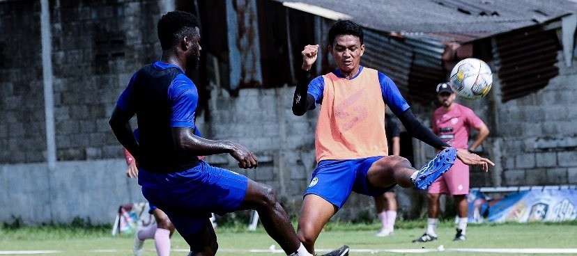 Pemain Arema FC saat menjalani sesi latihan untuk laga selanjutnya di Kompetisi Liga 1 (Foto: Twitter/@AremafcOfficial)