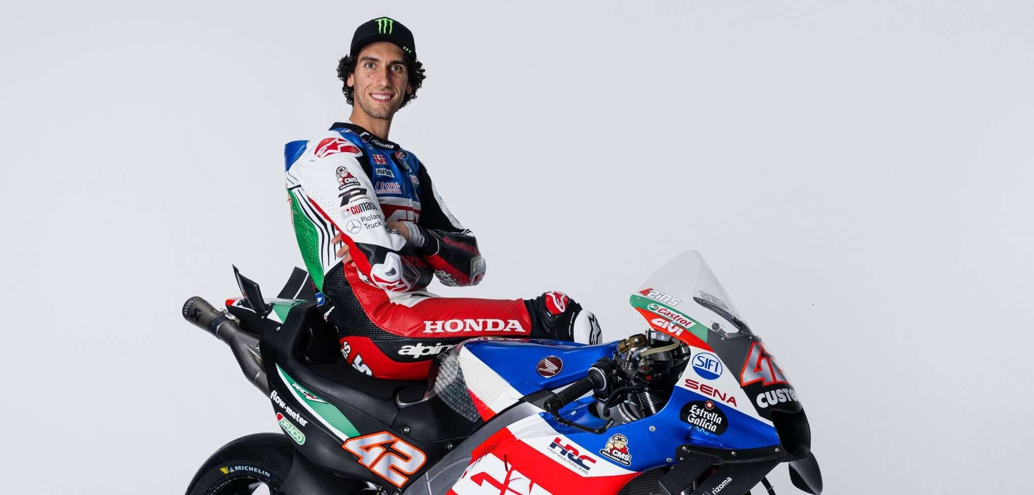 Alex Rins bersama Livery baru LCR Honda untuk MotoGP 2023. (Foto: Twitter/@lcr_team)