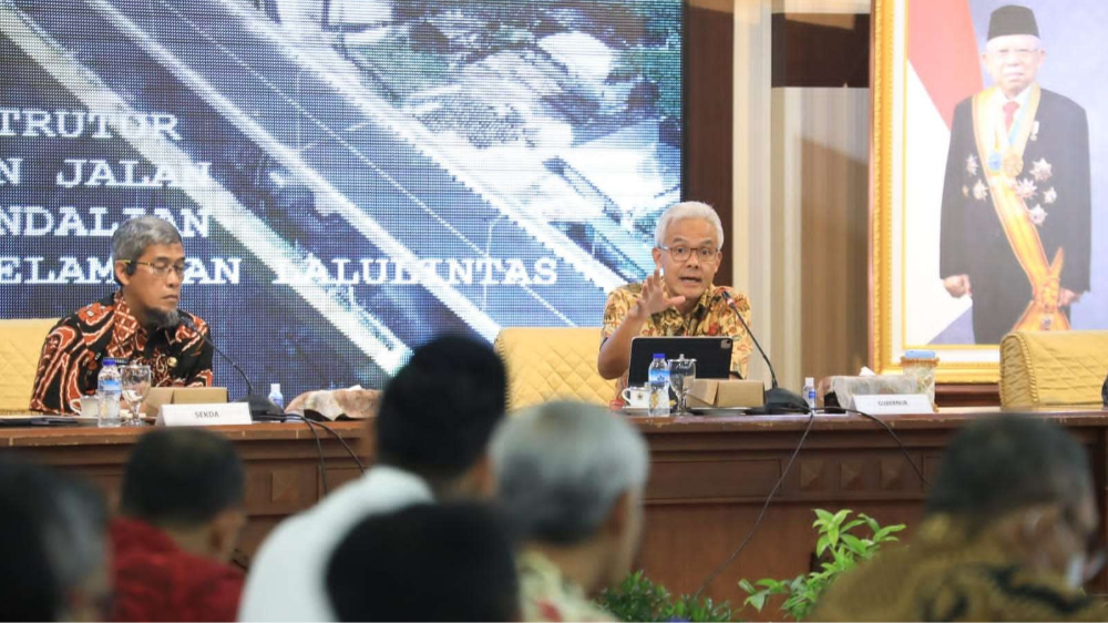 Ganjar gelar rapat penanganan infrastruktur sumberdaya air dan jalan serta upaya pengendalian Kemacetan dan keselamatan lalu lintas. (Foto: Dok Jateng)