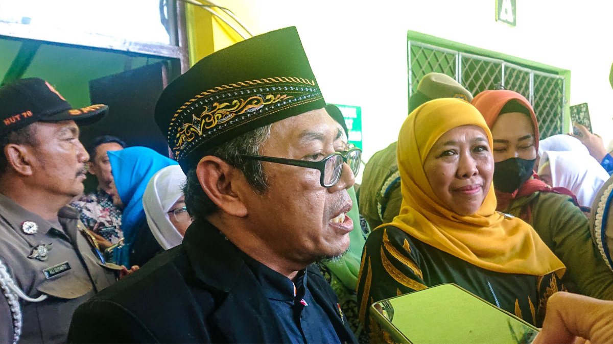 Gubernur Jatim Khofifah saat bersama Ketua HIMPAUDI Jatim (foto :Aini /Ngopibareng.id)