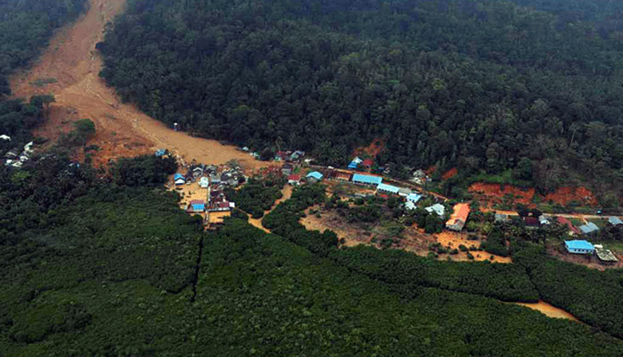 Kondisi longsor Natuna dipotret dari udara, Rabu 8 Maret 2023. (Foto: Twitter BNPB Indonesia)