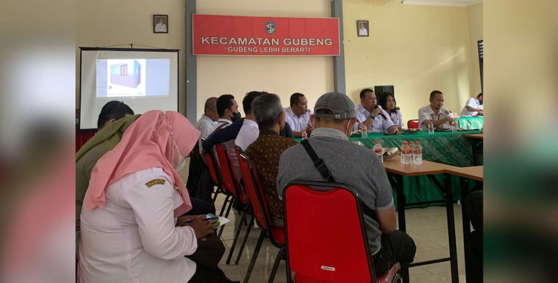 Audiensi pedagang kaki lima Jalan Srikana dengan Camat Gubeng, Rabu 1 Maret 2023 yang lalu. (Foto: BEM FISIP Unair)