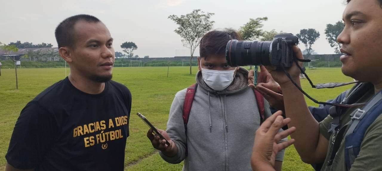 Dokter tim Persik Kediri, Yusuf Zulfikar, mengungkap dua pemain senior Persik Kediri absen hingga akhir musim ini karena pemulihan fisik. (Foto: Fendi Lesmana/Ngopibareng.id)