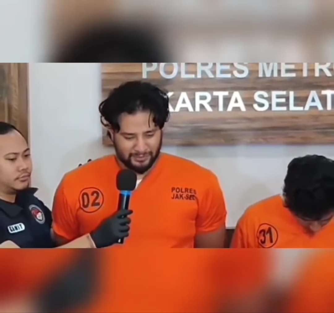 Ammar Zoni tak kuasa menahan tangis saat meminta maaf ke istri, Irish Bella. (Foto: Instagram)