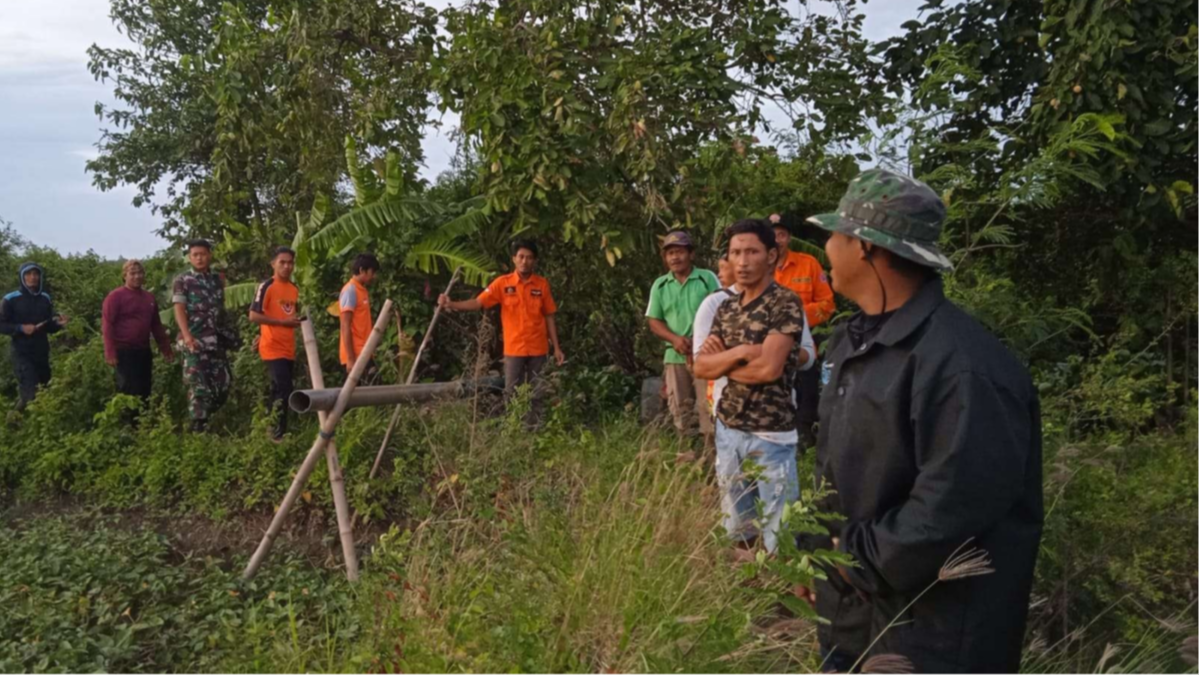 Tim SAR BPBD Lamongan saat melakukan pencarian (Foto: Imron Rosidi/ngopibareng.id)