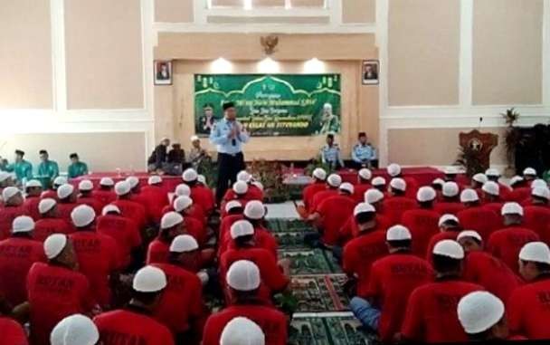 Ratusan warga binaan Rutan Kelas IIB Situbondo pengajian Israj Miraj menyambut bulan Ramadan 1444 H. (Foto: Rutan Situbondo)