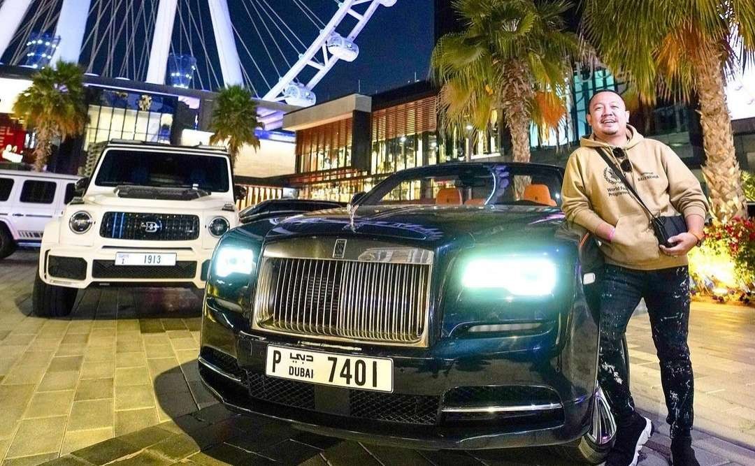 Salah satu mobil mewah koleksi crazy rich Wahyu Kenzo. (Foto: Instagram)