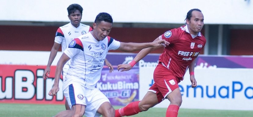 Jalannya laga antara Arema FC vs Persis Solo pada kompetisi Liga 1 2023/2024. (Foto: Twitter/@AremafcOfficial)