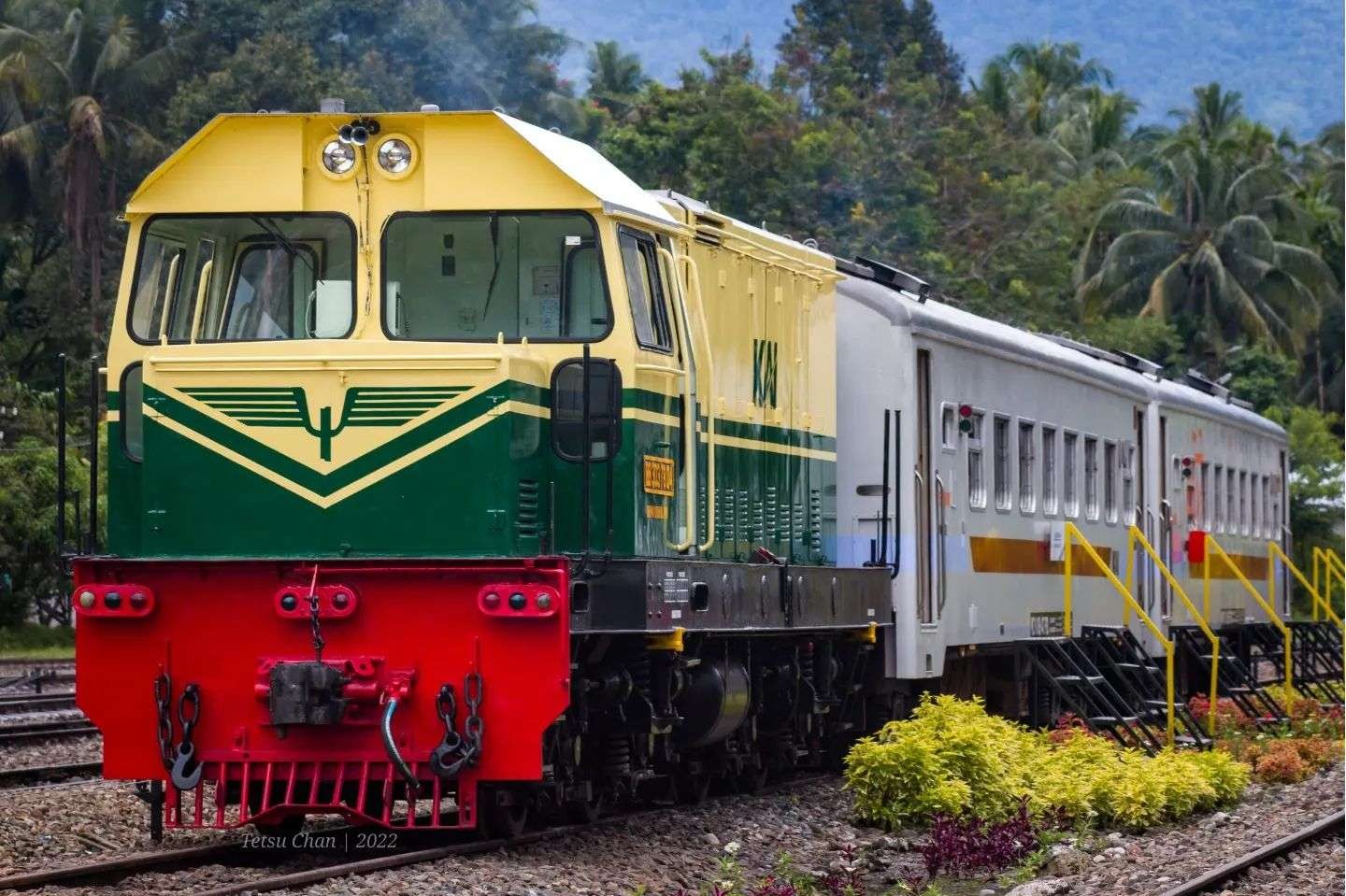 Kereta Api Pangrango relasi Bogor-Sukabumi, Jawa Barat, terganggu longsor di Paledang, Rabu 15 Maret 2023. (Foto: Twitter KAI)