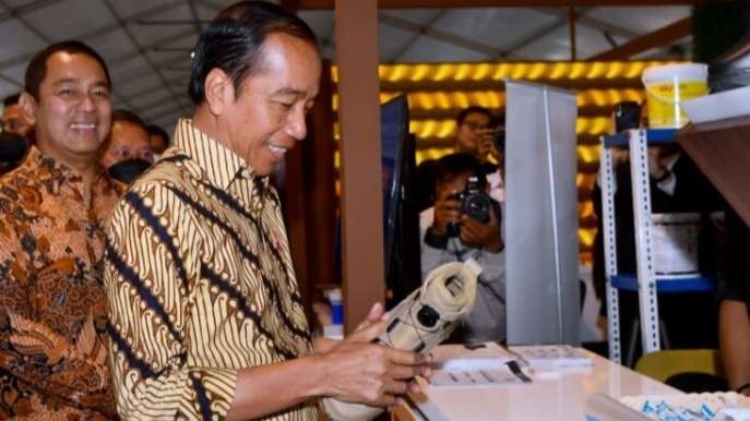 Presiden Jokowi dorong penggunaan produk dalam negeri dengan memberikan insentif dan sanksi. (Foto: BPMI Setpres)