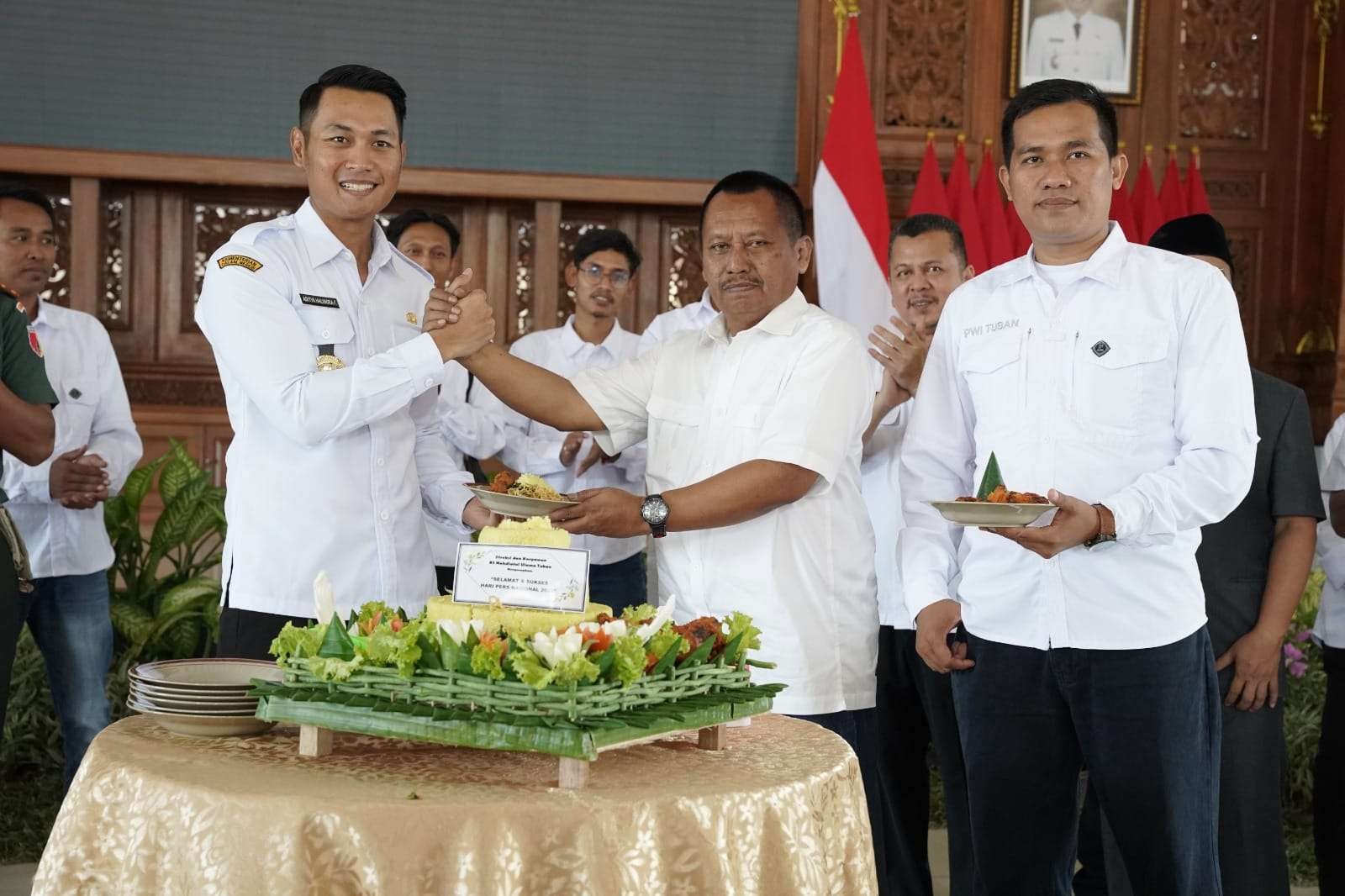 Pemotongan tumpeng tanda diresmikanya website resmi PWI Tuban (dok. PWI Tuban)