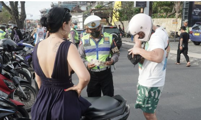 Buntut ratusan WNA kena tilang akibat melanggar aturan lalu lintas. Namun rencana ini menimbulkan polemik di Bali. (Foto: Merdeka)