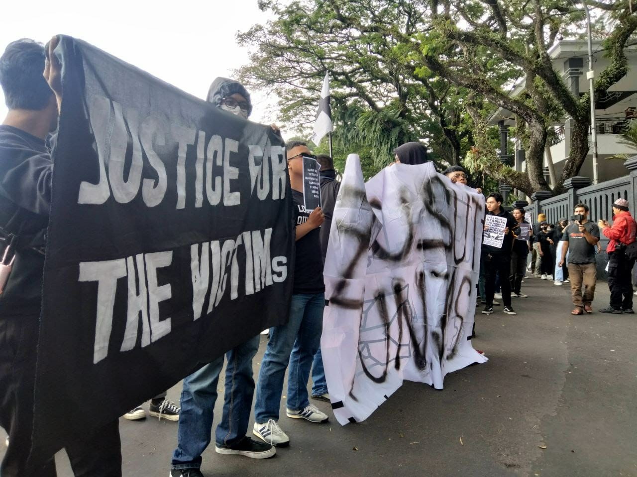 Mahasiswa Malang saat melakukan aksi di Depan Balaikota (Foto: istimewa)