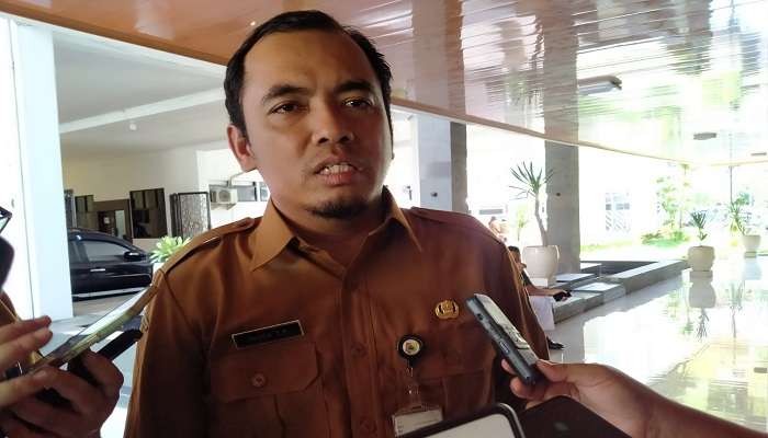 Kepala Dinas Perikanan Jember, Indra Tri Purnomo menyebut ada tambak udang liar di lingkungannya. (Foto: Rusdi/Ngopibareng.id)