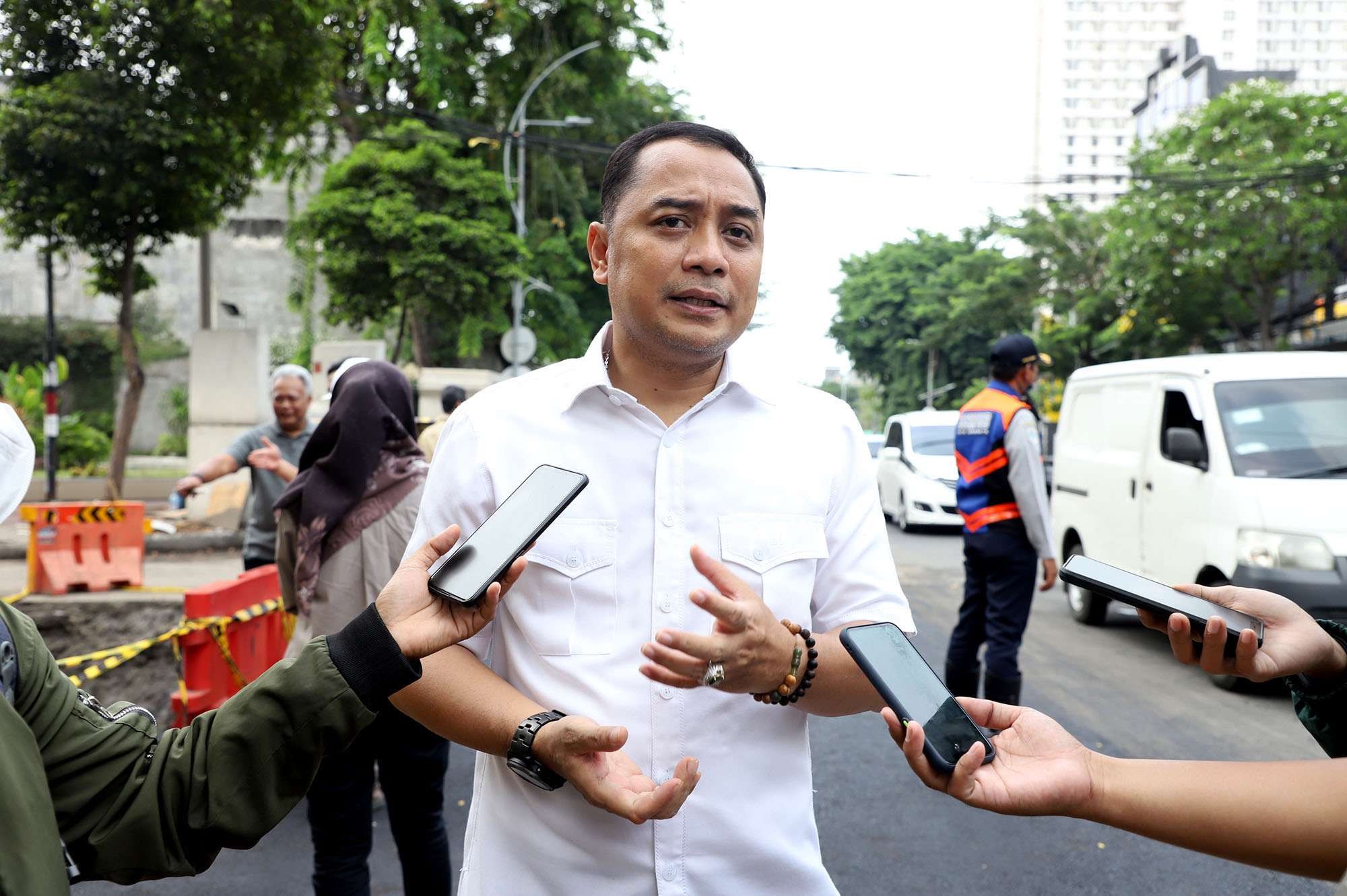 Walikota Surabaya, Eri Cahyadi lapor polisi kasus pencurian besi saluran air. (Foto: Pita Sari/Ngopibareng.id)