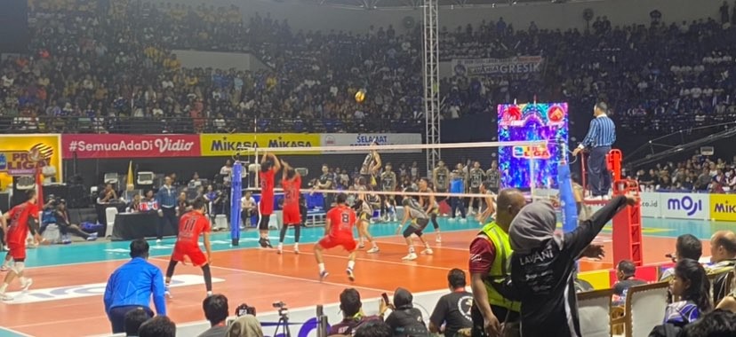 Laga antara Surabaya BIN Samator melawan Jakarta STIN BIN di ajang Proliga 2023 (Foto: Lalu Theo/Ngopibareng.id)