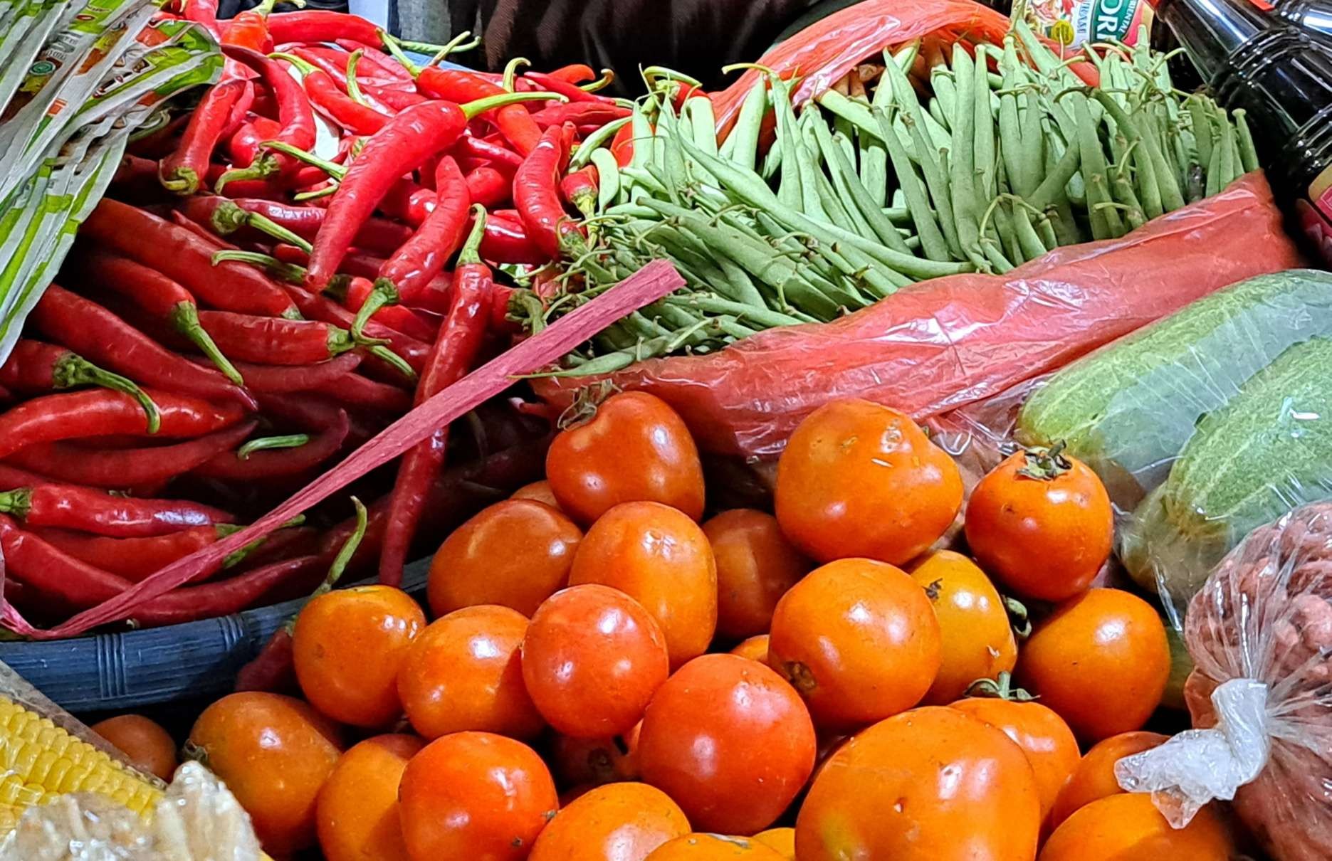 Cabai hingga sayuran mengalami kenaikan harga jelang ramadan. (Foto: Pita Sari/Ngopibareng.id)