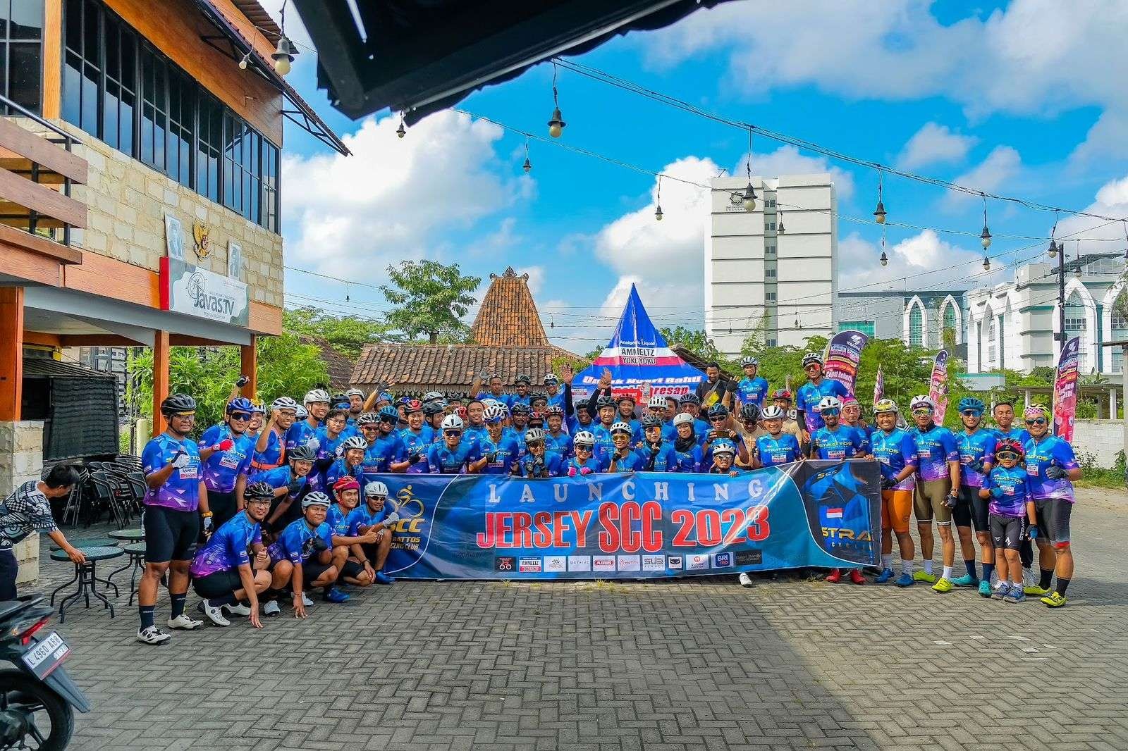 Titik finis launching jersey Strattos Cycling Club di Joglo Merah Putih kawasan MERR Surabaya. (Foto: Istimewa)