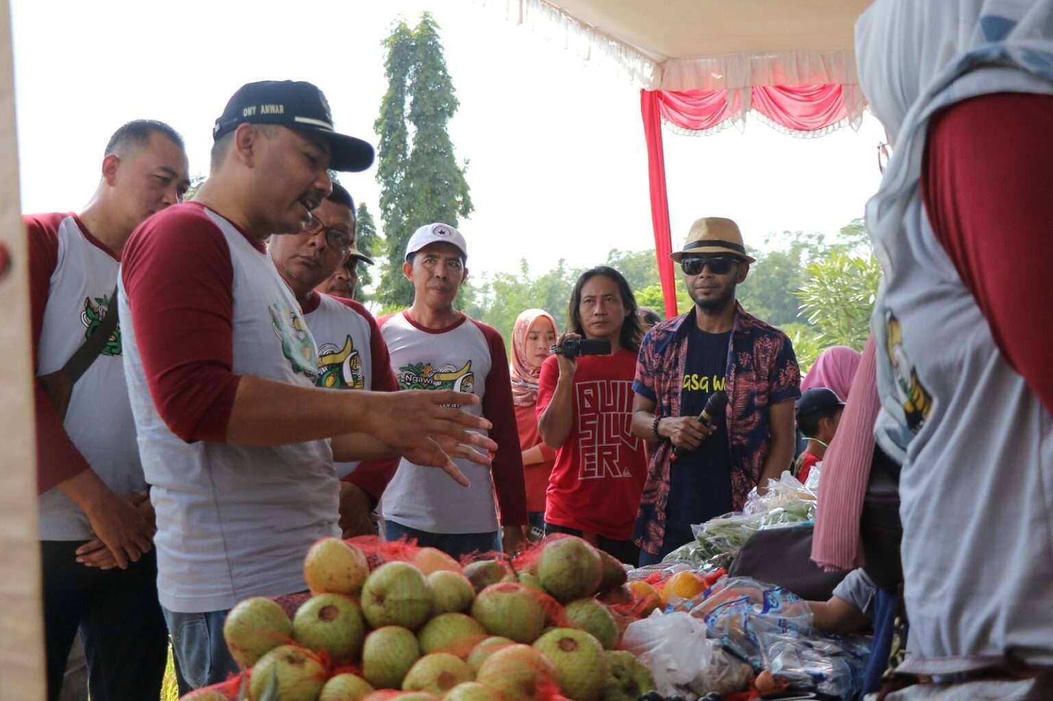 Bupati Ngawi, Ony Anwar Harsono saat menghadiri Ngawi Agro Festival 2023 di Agro Techno Park Kecamatan Ngrambe, Ngawi, Minggu 19 Maret 2023. (Foto: Istimewa)