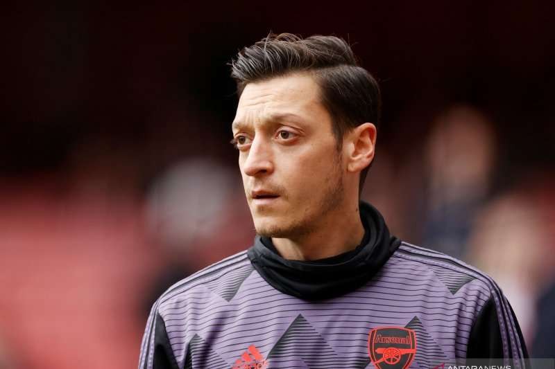 Mantan pemain Real Madrid dan Timnas Jerman, Mesut Ozil resmi pensiun dari dunia sepak bola. Cedera menjadi alasannya mengambil keputusan gantung sepatu. (Foto: Ant)