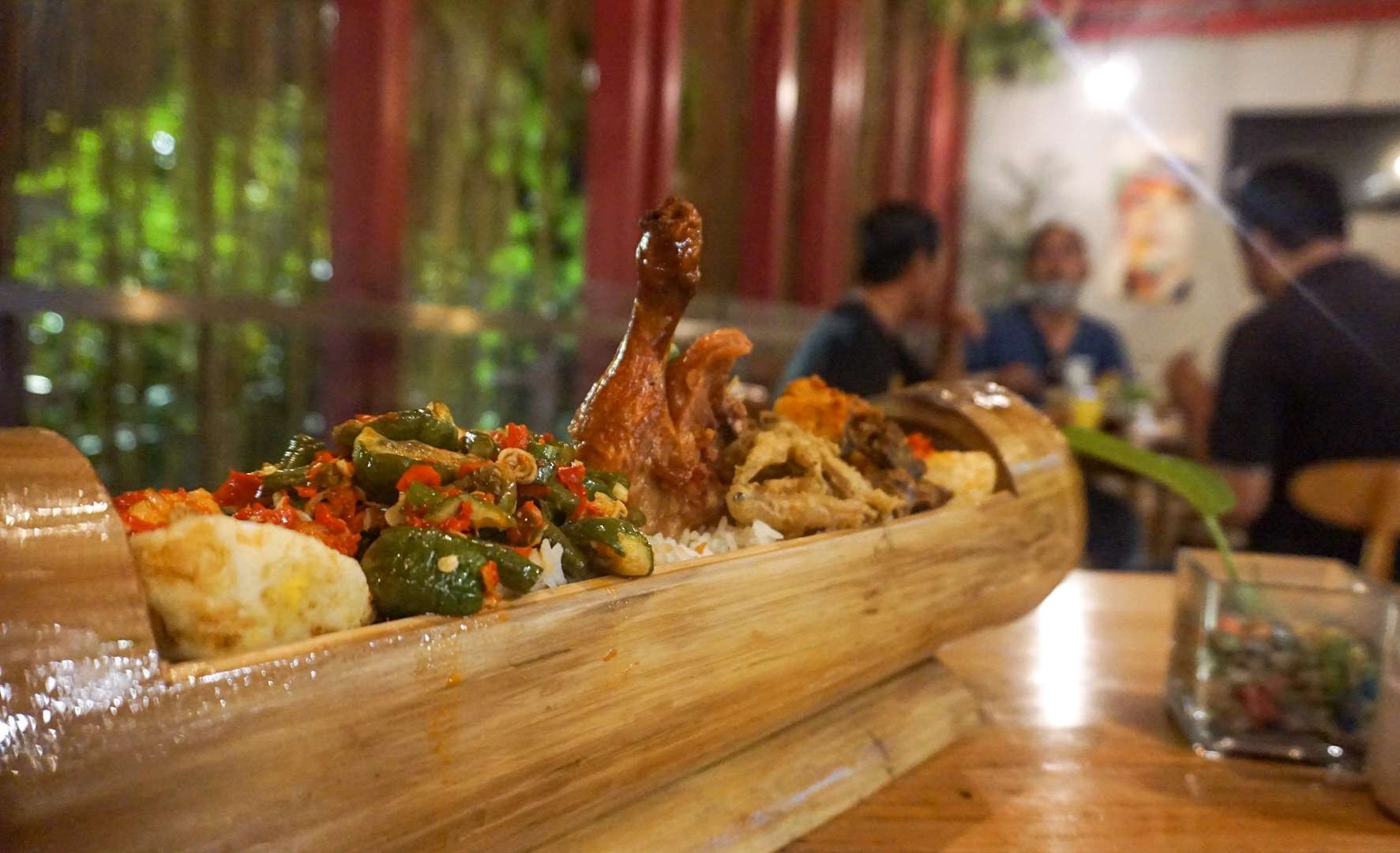 Nasi Bumbung Patrol menu khas ramadan di hotel Sidoarjo (foto : Aini/Ngopibareng.id)