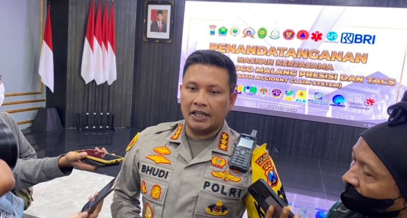 Kapolresta Malang Kota, Kombes Pol Bhudi Hermanto melakukan audiensi dengan importir pakaian soal larangan thrifting di Gedung Rupatama Polresta Malang Kota, Jawa Timur. (Foto: Lalu Theo/Ngopibareng.id)