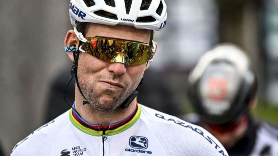 Mark Cavendish menggunakan kacamata Oakley Katos saat balapan di Muscat Classic dan seterusnya. Ia dinilai melanggar perjanjian kontrak sponsorship antara Scicon dan tim Astana Kazahstan.